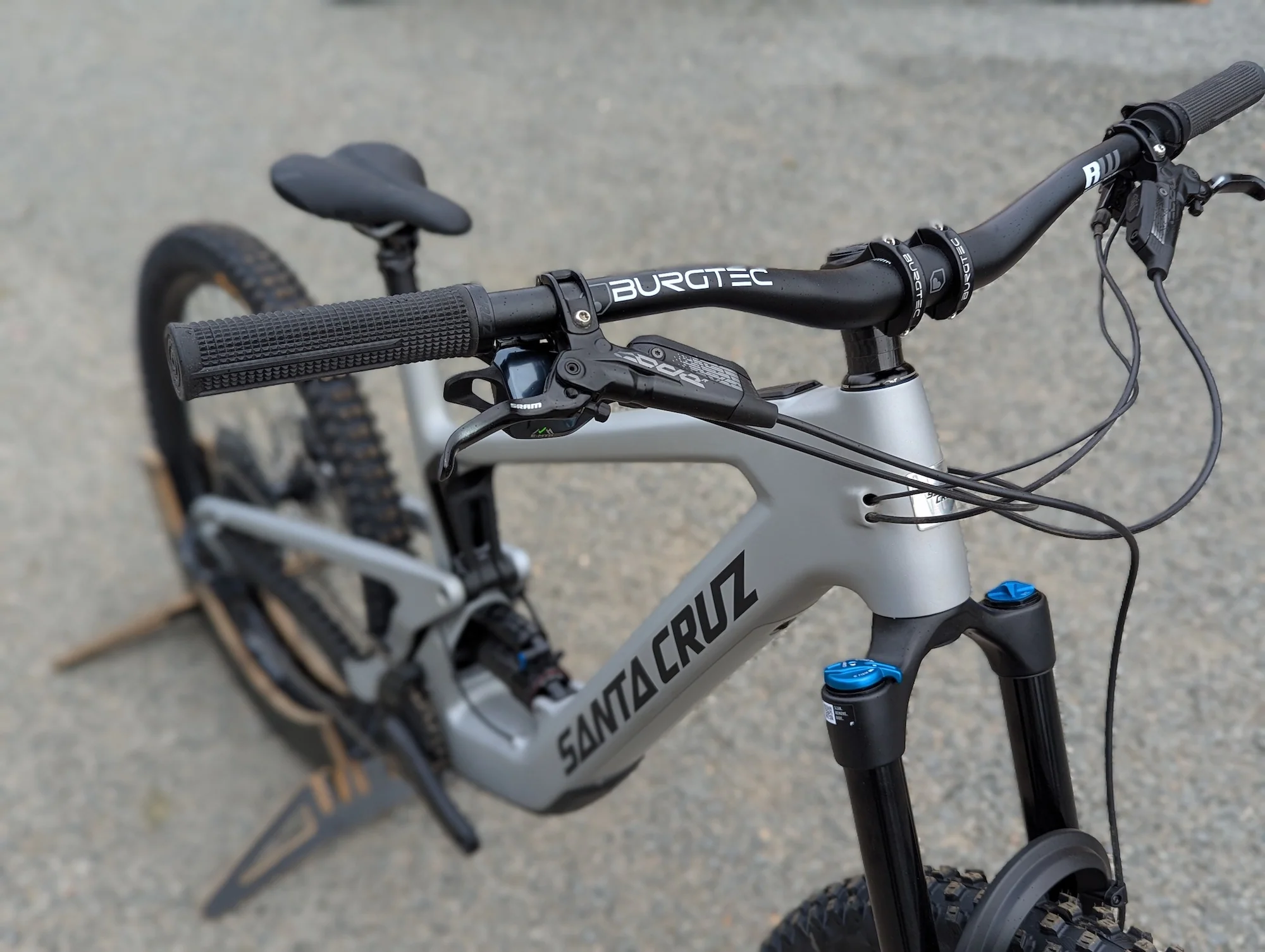 Santa Cruz Ex-Demo Heckler SL - Image 2